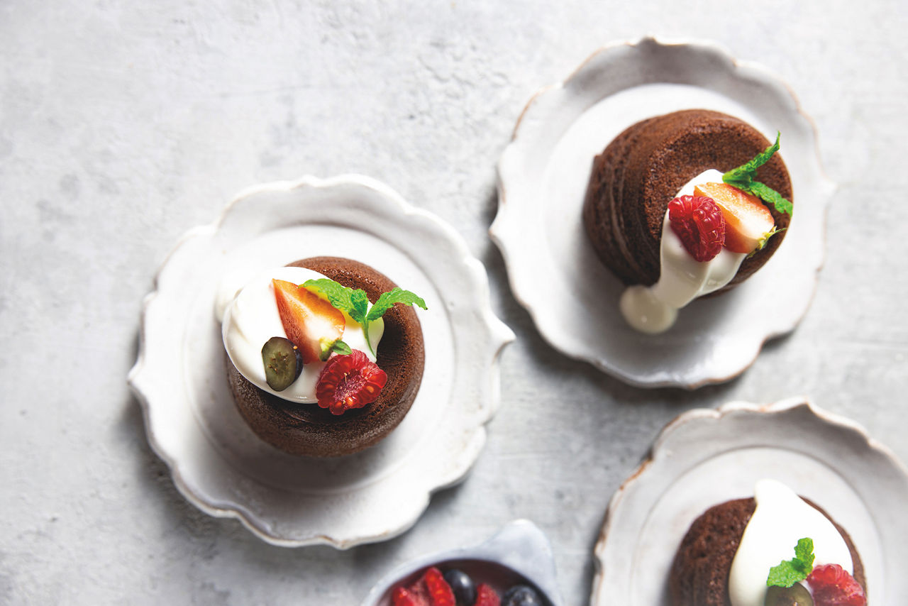 Chocolate fondants on plates